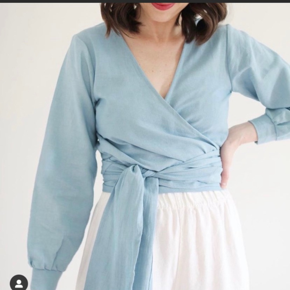 EMLEE Design Thea Wrap Top - sky blue